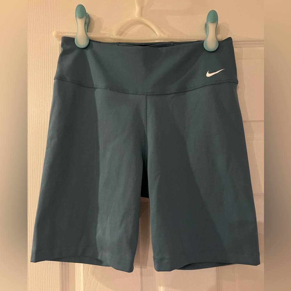 Nike Women’s Biker Shorts, Medium, blue